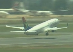 SAA-Flugzeug beim Start am Flughafen von Johannesburg