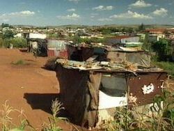 Die Hütten am Rand von Soweto