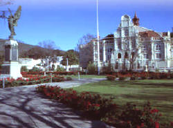Die City Hall von Graaff Reinet - Bild  South African Tourism - Town Hall